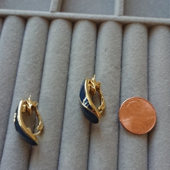 CROWN TRIFARI BLUE ENAMEL CLIP-ON EARRINGS - Picture 4 of 9